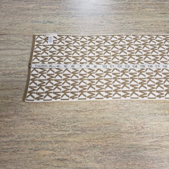 MK scarf by Michael Kors - Picture 13 of 13